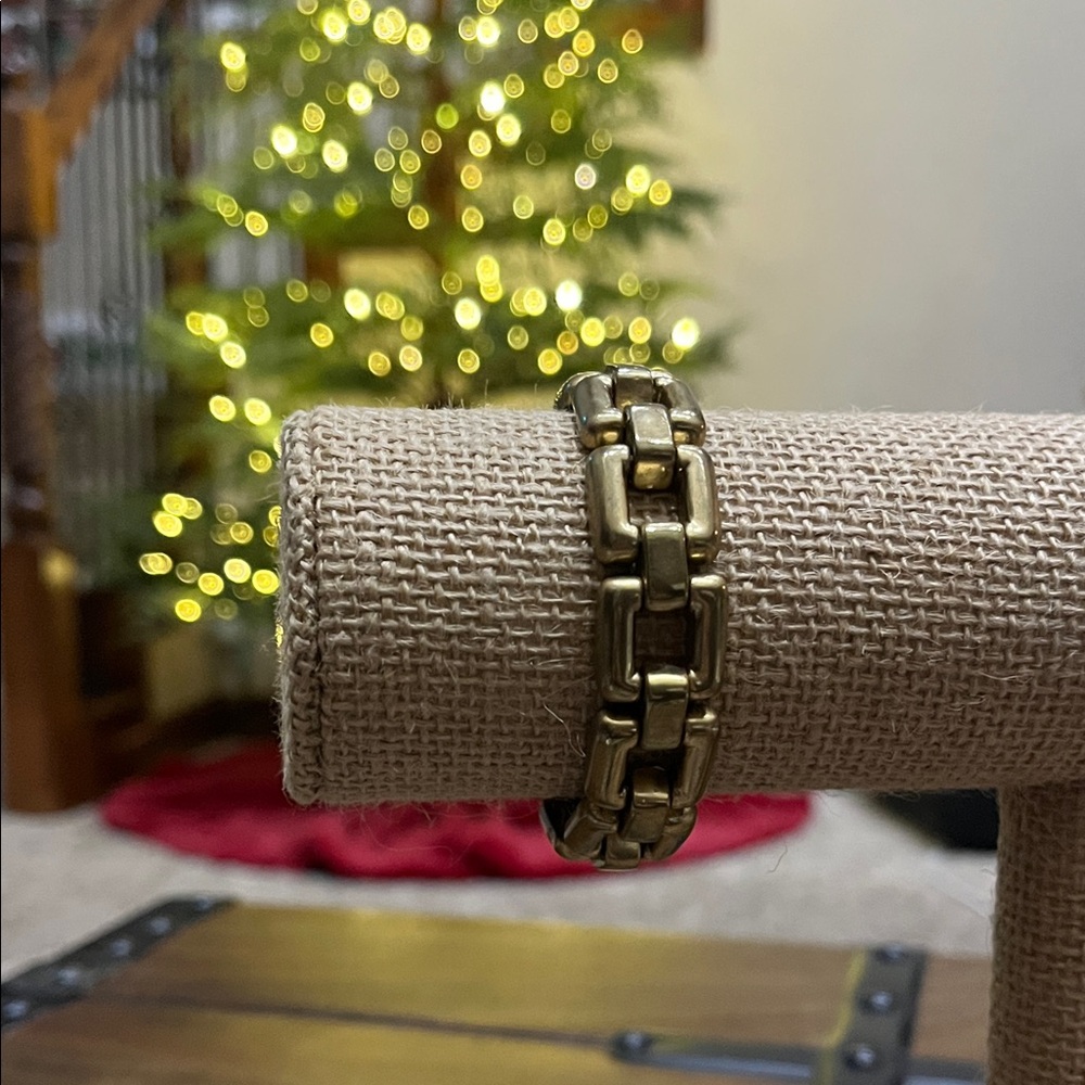 Elegant Gold Bracelet for Women